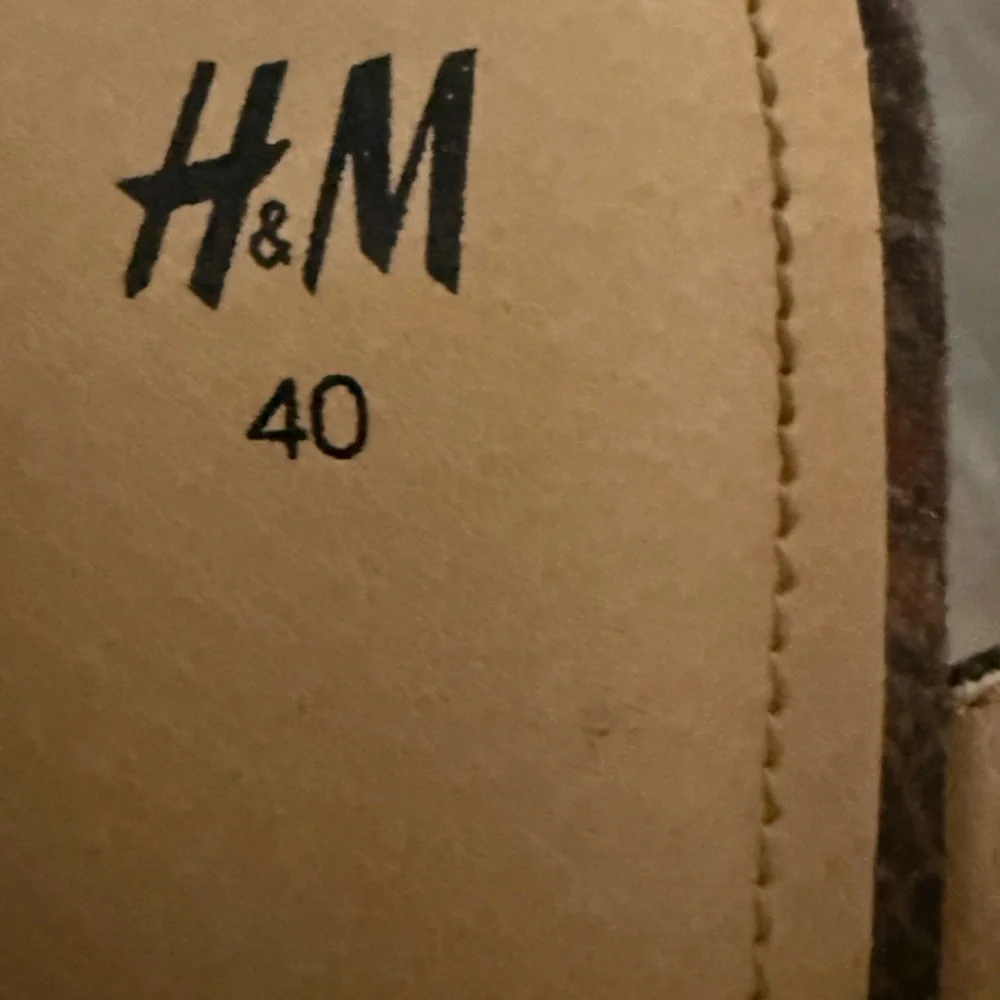 H & M Snakeskin Print Cork Wedge Sandals Brown Tan Size 8.5 Boho Summer